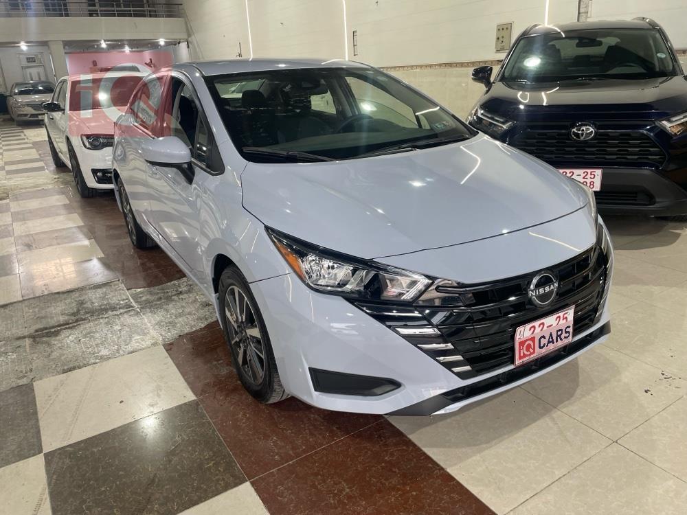 نيسان فيرسا